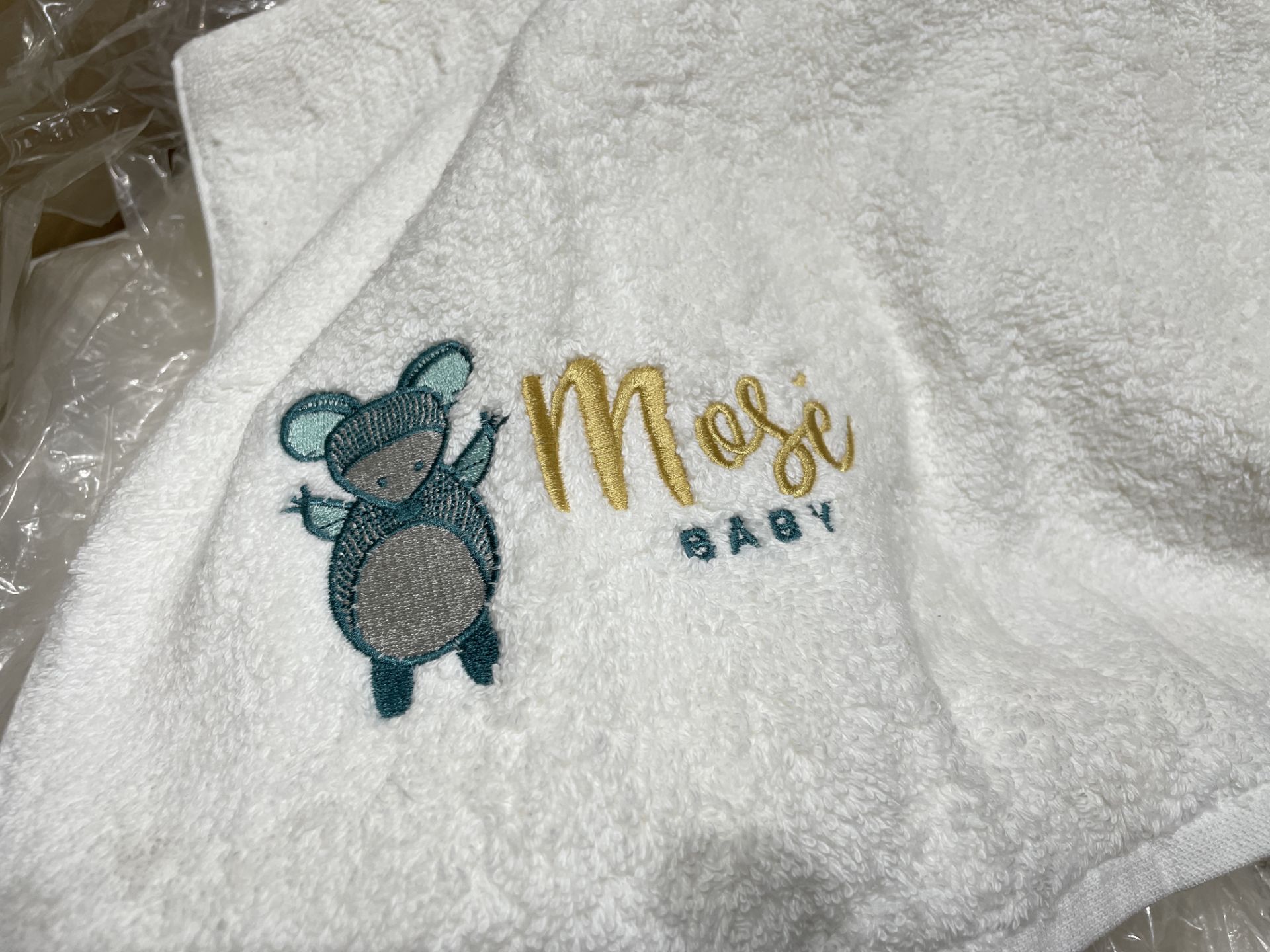 20 X BRAND NEW WHITE LUXURY MIESE BABY BATH TOWELS (LOC: 21.16-AA297) - Image 2 of 2