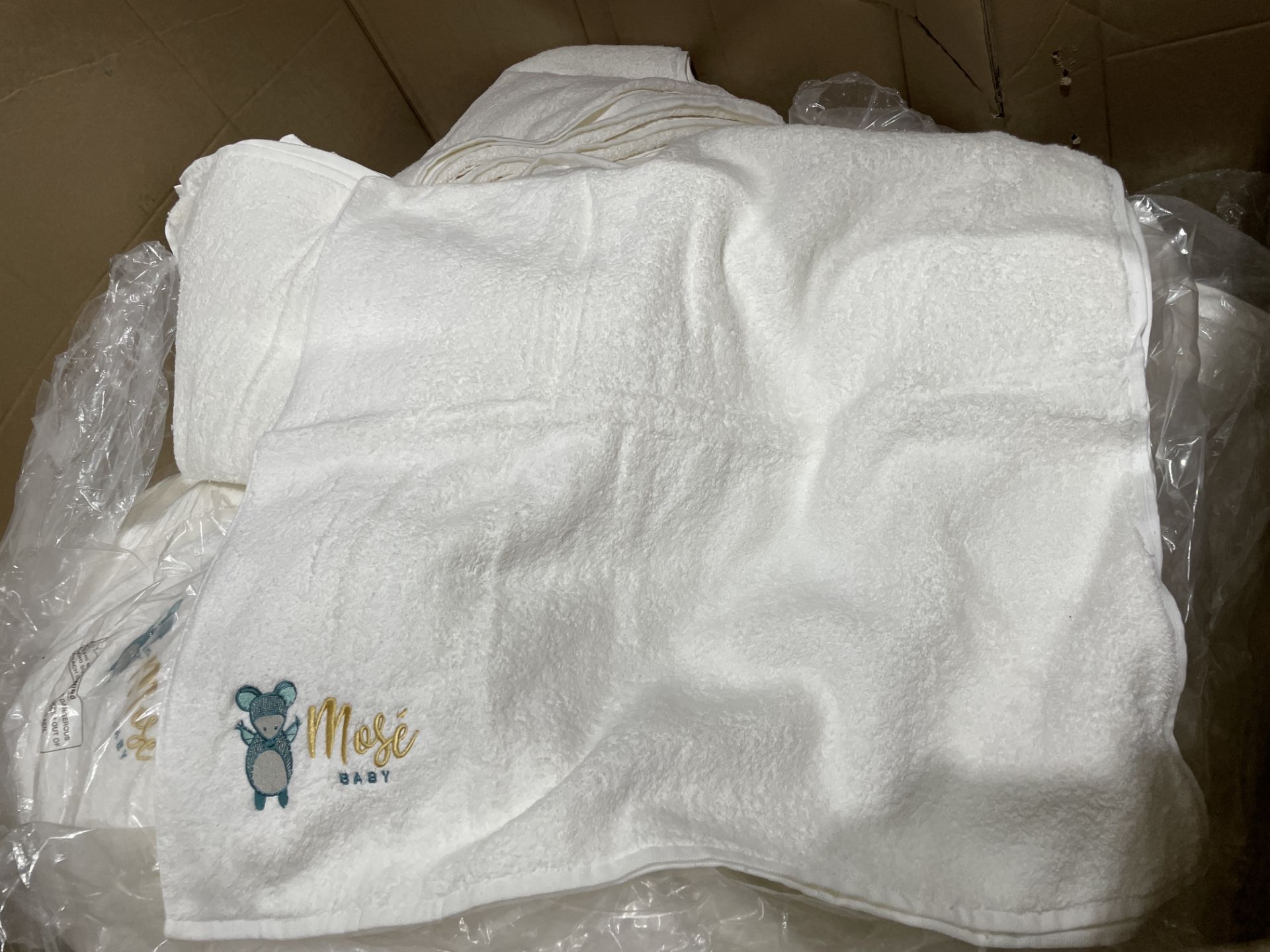 20 X BRAND NEW WHITE LUXURY MIESE BABY BATH TOWELS (LOC: 21.16-AA297)
