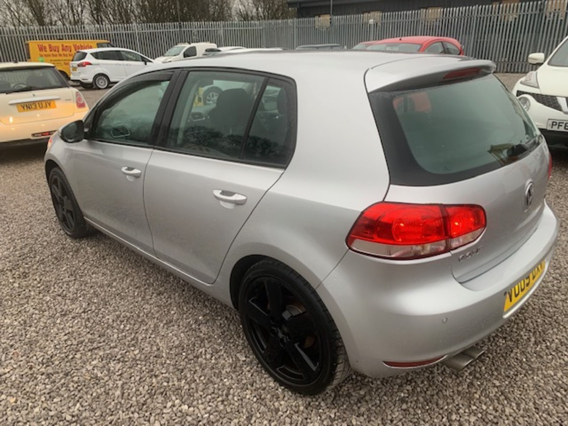 VO09 DXV VOLKSWAGEN GOLF SE TDI ALLOY WHEELS 2 X KEYS CENTRAL LOCKING ELECTRIC WINDOWS FABRIC - Image 8 of 12