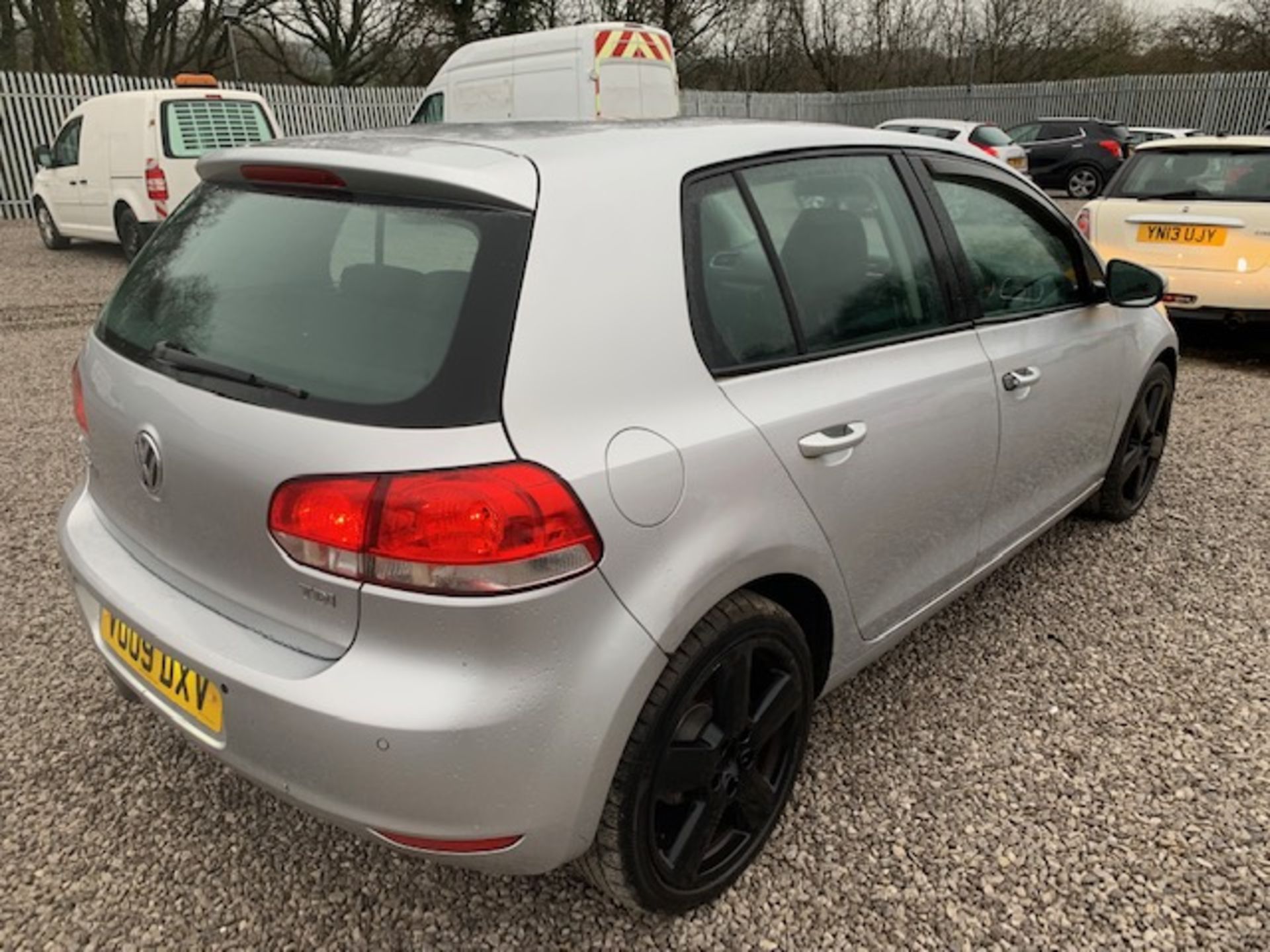 VO09 DXV VOLKSWAGEN GOLF SE TDI ALLOY WHEELS 2 X KEYS CENTRAL LOCKING ELECTRIC WINDOWS FABRIC - Image 6 of 12