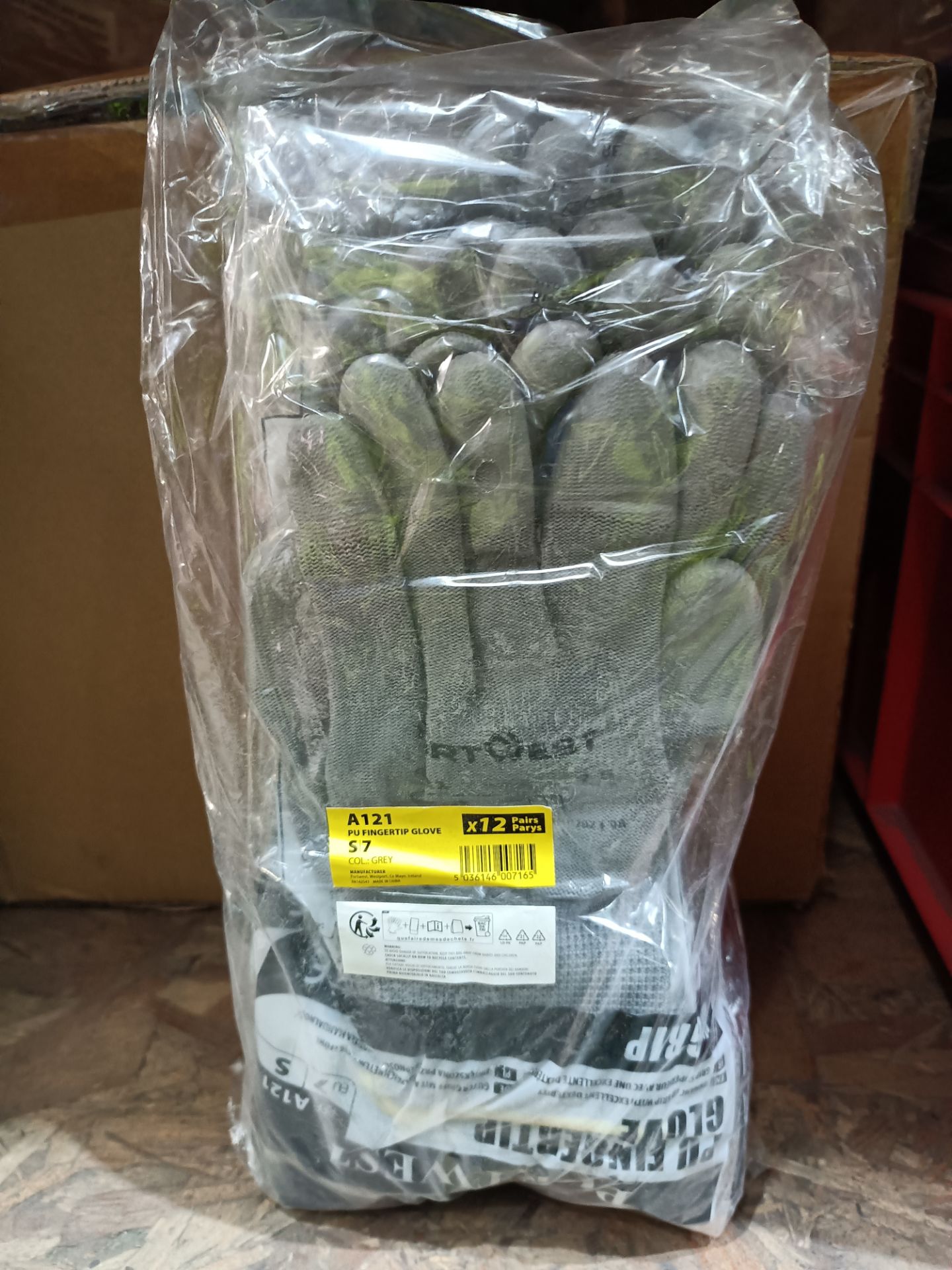 72X PAIRS OF PORTWEST A121 IS A PAIR OF PU?DIPPED FINGERTIP WORK GLOVES DESIGNED FOR PRECISION - Image 2 of 2