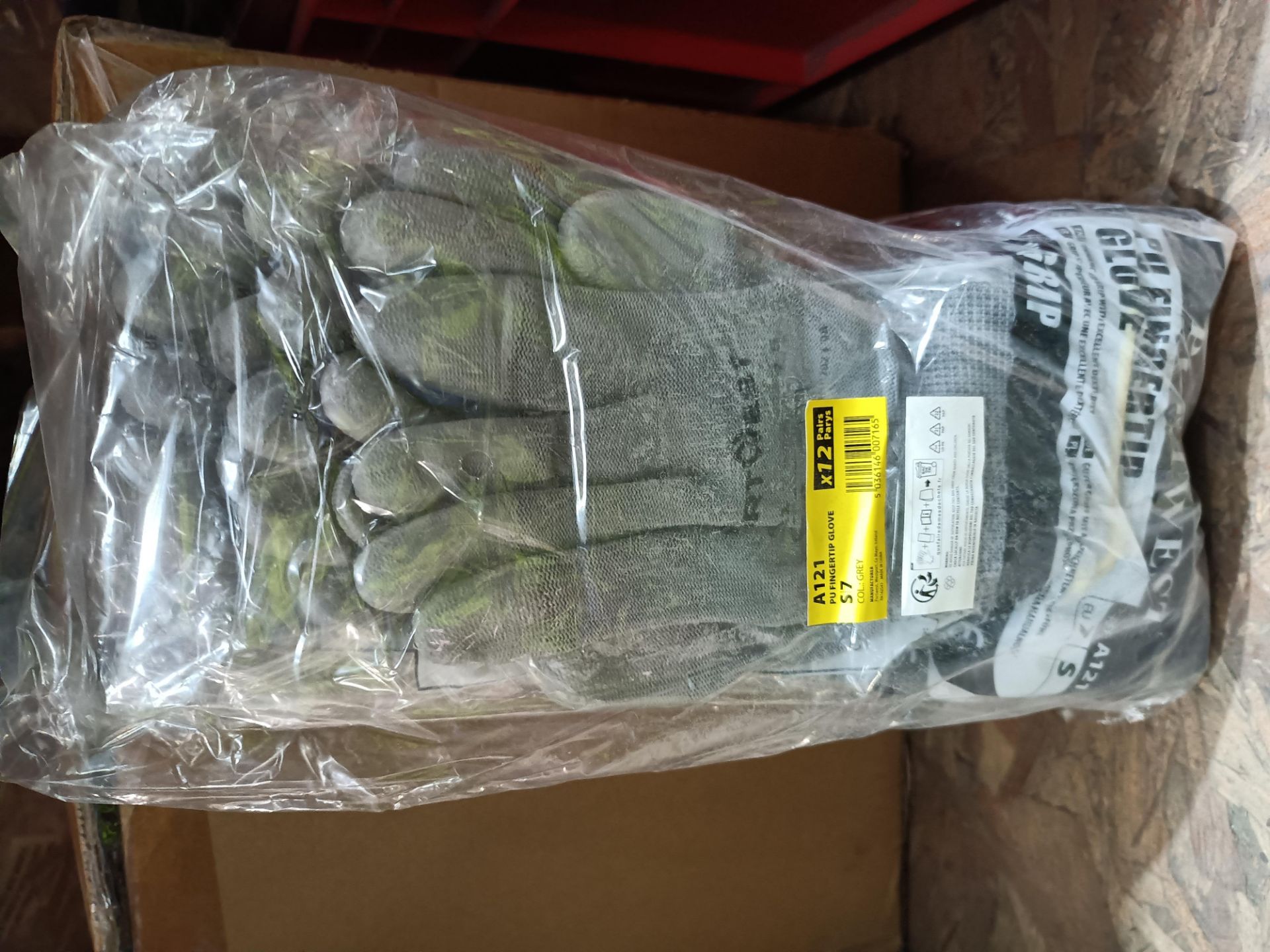 72X PAIRS OF PORTWEST A121 IS A PAIR OF PU?DIPPED FINGERTIP WORK GLOVES DESIGNED FOR PRECISION