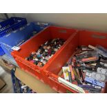 15 PIECE MIXED COSMETICS LOT IN VARIOUS SHADES AND SIZES (COULD INCLUDE NAIL VARNISH, FOUNDATION,