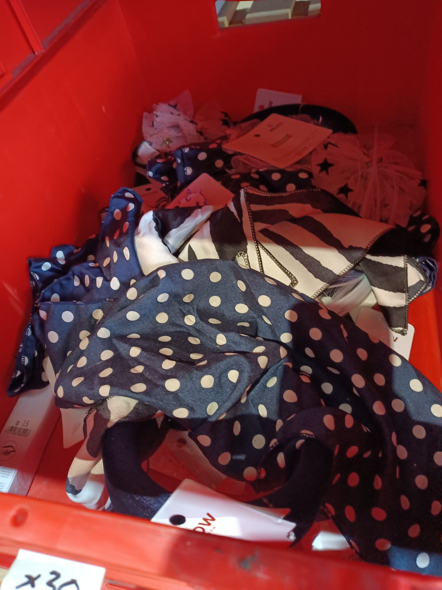 30X MIXED LOT TO INCLUDE WOW LONDON HAIRBANDS , HEAD STRAPS , CLIPS AND MORE IN VARUOIS DESIGNS