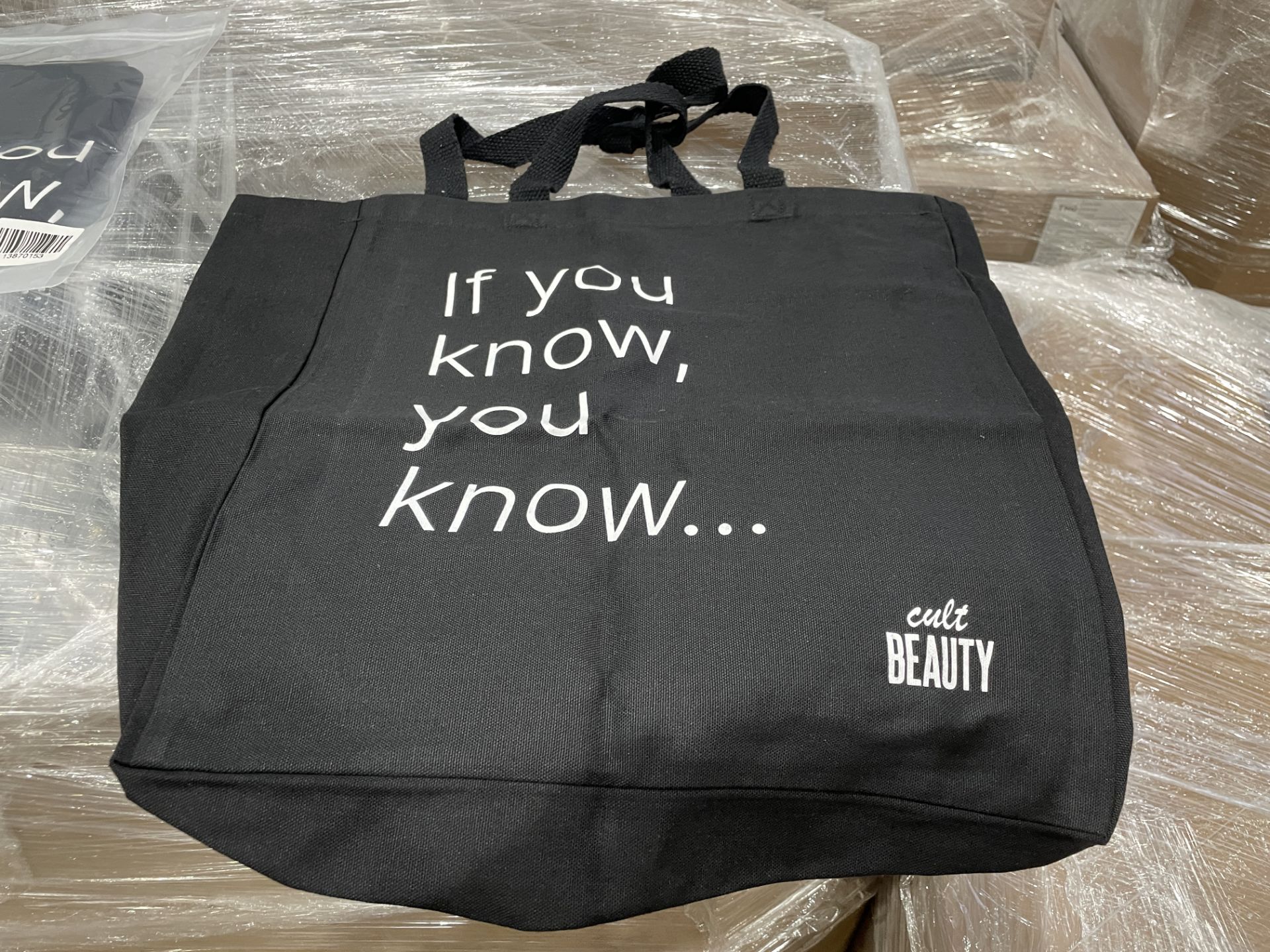 25 X BRAND NEW CULT BEAUTY IF YOU KNOW YOU KNOW LARGE BLACK FASHION TOTE BAGS (LOC: 22.15-AA582) - Image 2 of 2