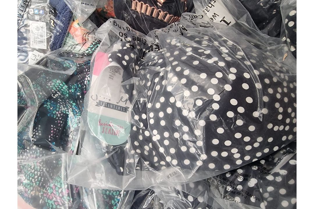 Trade Lot 50 x New & Packaged Mixed Items from A Major UK Retailer. May include: Jeans, Dresses, - Image 29 of 49