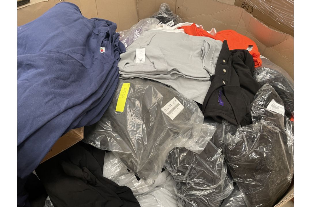 100 Piece Mixed Workwear lot, to include various brands/sizes of work clothing. T-shirts, - Image 2 of 2