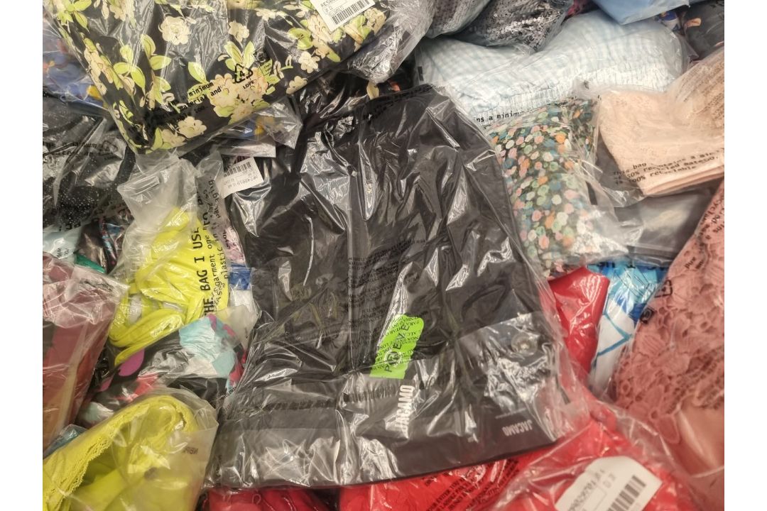 Trade Lot 50 x New & Packaged Mixed Items from A Major UK Retailer. May include: Jeans, Dresses, - Image 5 of 49