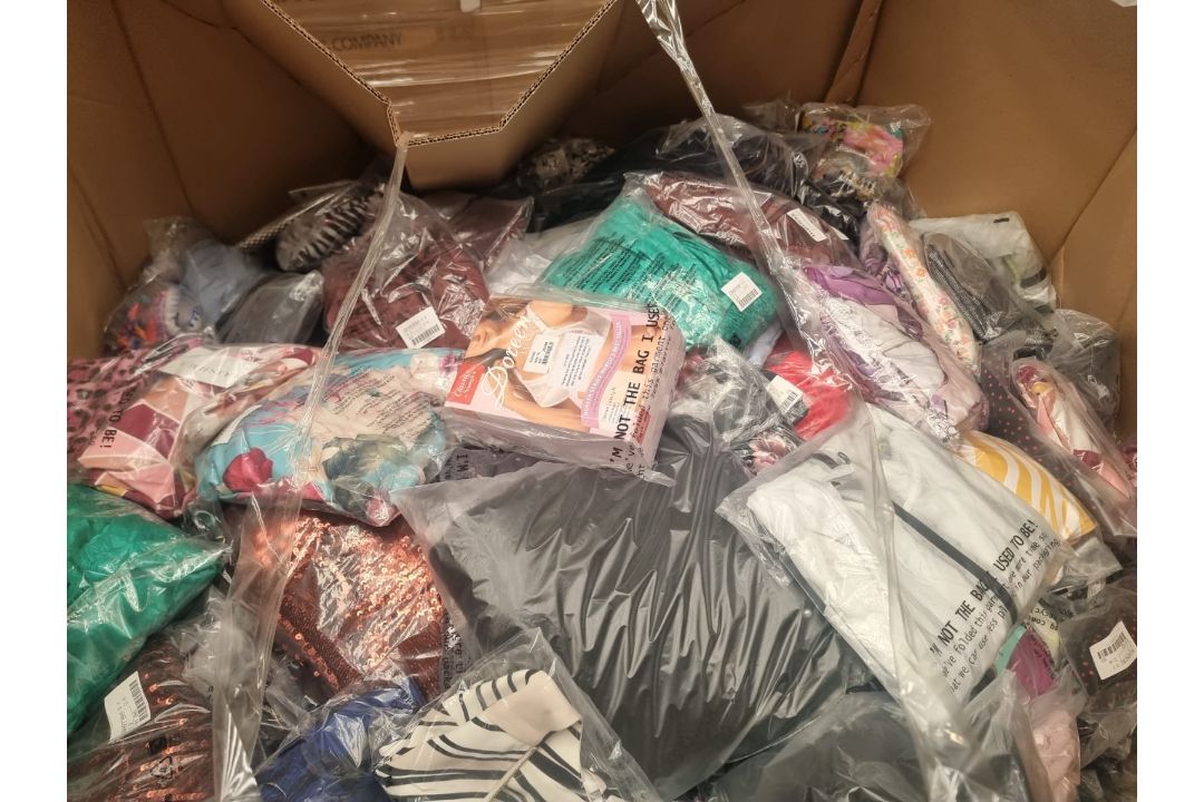 Trade Lot 50 x New & Packaged Mixed Items from A Major UK Retailer. May include: Jeans, Dresses, - Image 40 of 49