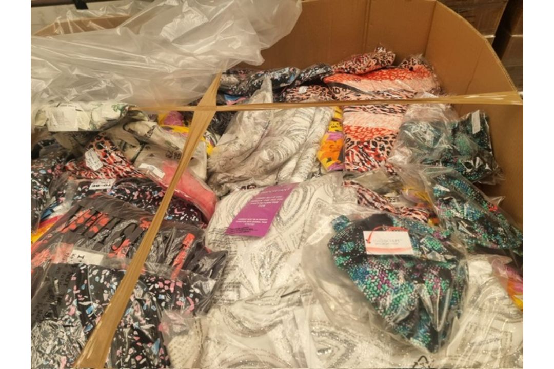 Trade Lot 50 x New & Packaged Mixed Items from A Major UK Retailer. May include: Jeans, Dresses, - Image 10 of 49