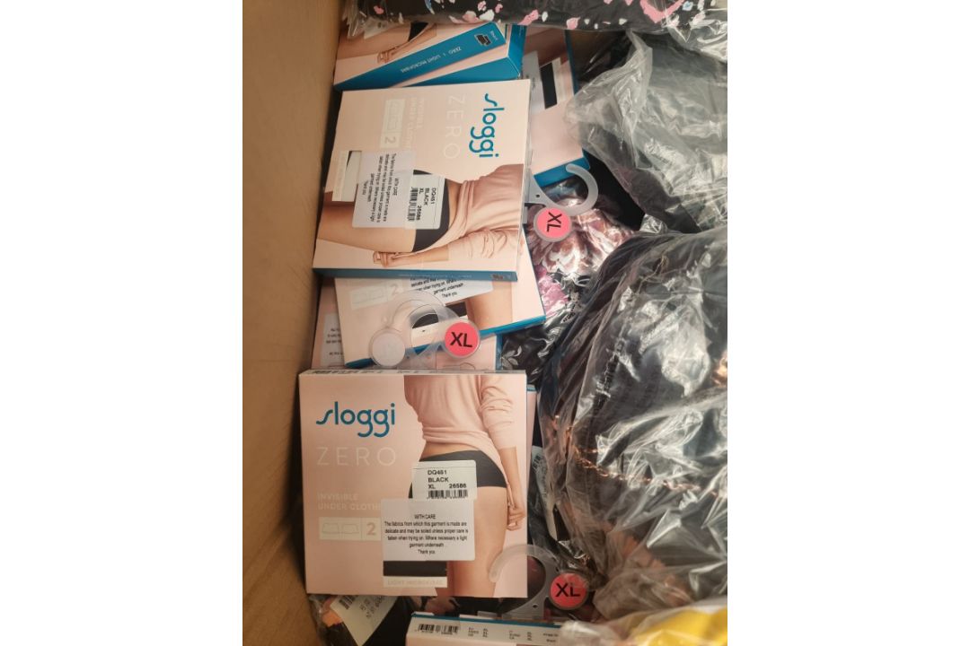 Trade Lot 50 x New & Packaged Mixed Items from A Major UK Retailer. May include: Jeans, Dresses, - Image 14 of 49