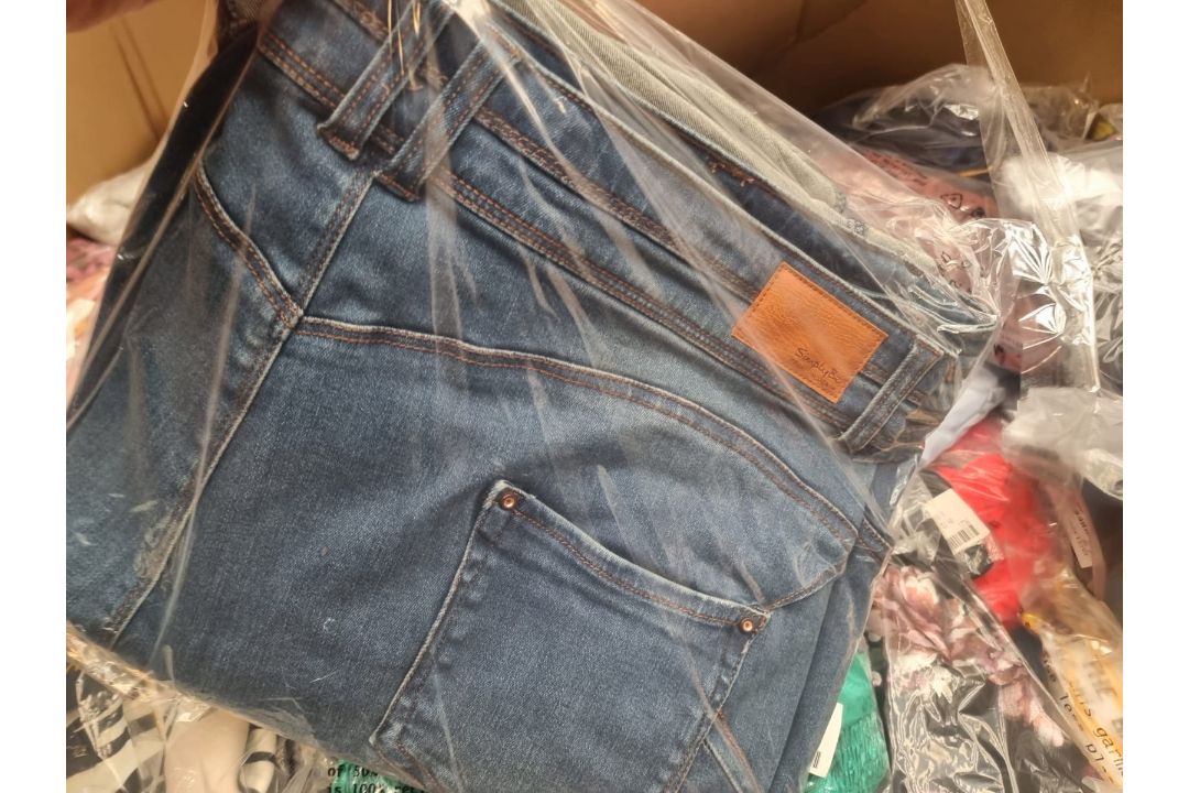 Trade Lot 50 x New & Packaged Mixed Items from A Major UK Retailer. May include: Jeans, Dresses, - Image 46 of 49