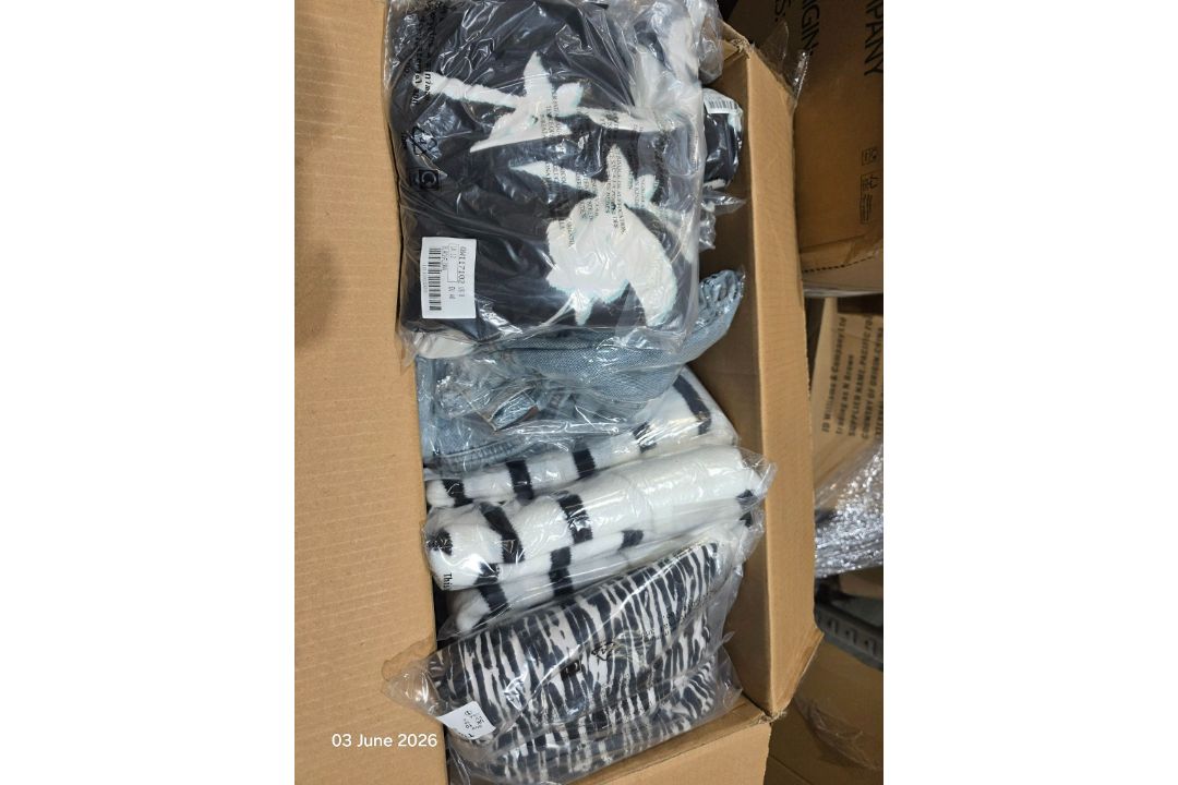 Pallet Containing 10 Boxes of New Branded Clothing & Footwear Each pallet contains 10 boxes of new - Image 30 of 68