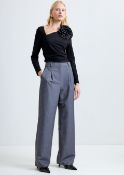 100 ITEMS OF FRENCH CONNECTION CLOTHING STOCK – NEW – HUGE RESALE POTENTIAL. Fantastic opportunity