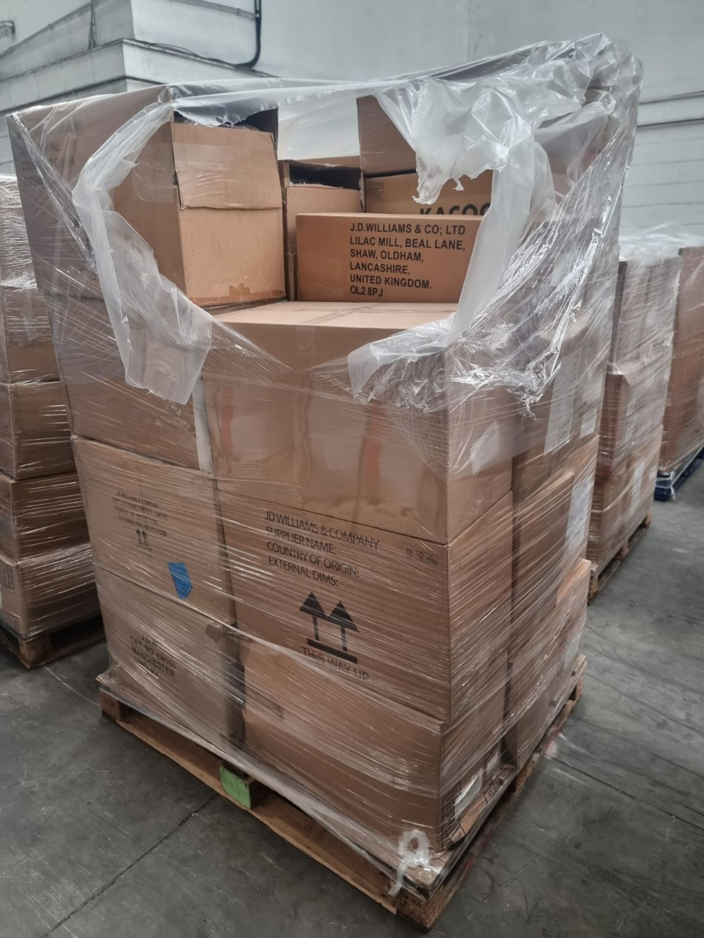 Pallet Containing 10 Boxes of New Branded Clothing & Footwear Each pallet contains 10 boxes of new - Image 31 of 68