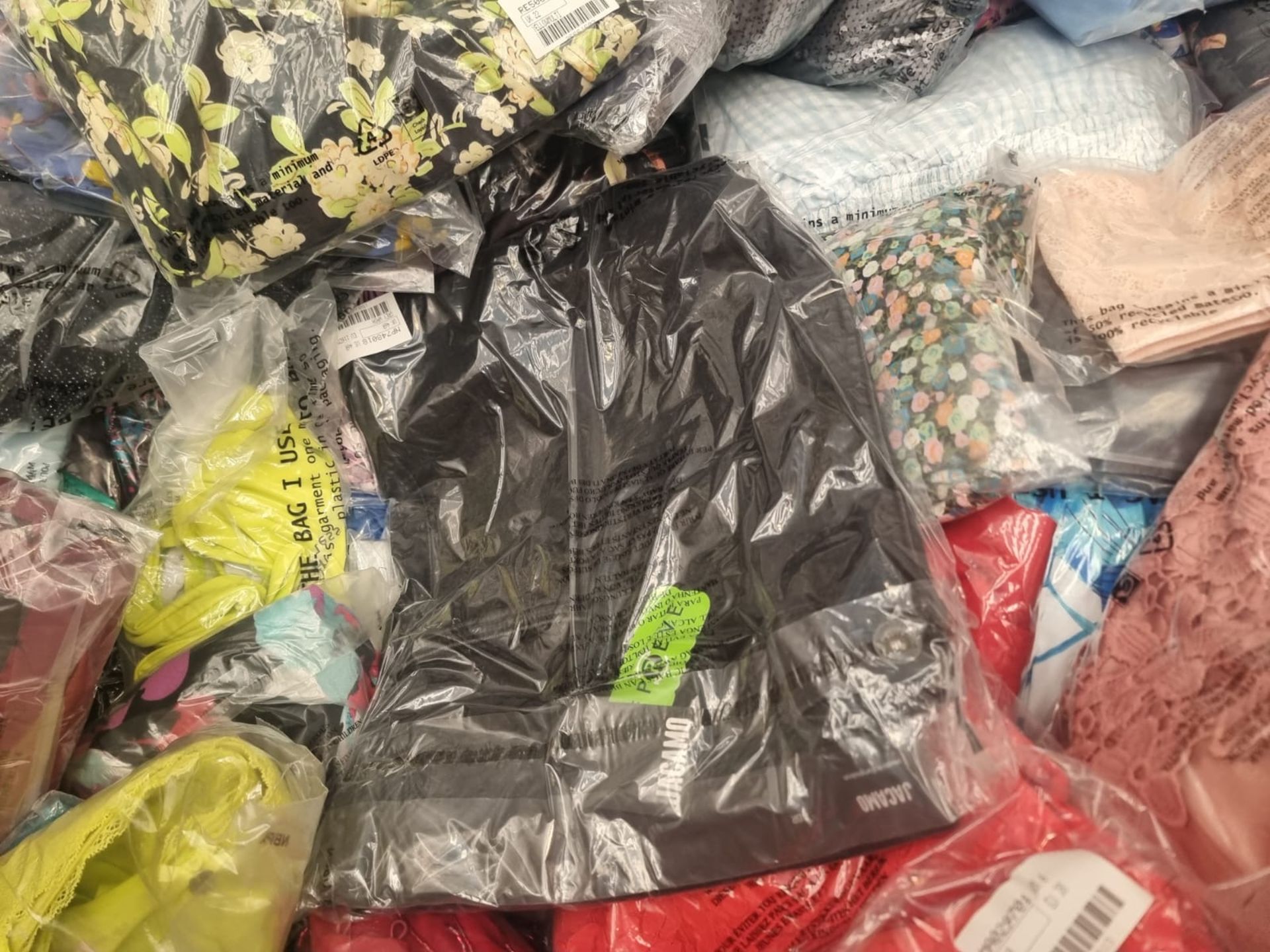 Pallet Containing 10 Boxes of New Branded Clothing & Footwear Each pallet contains 10 boxes of new - Image 46 of 68