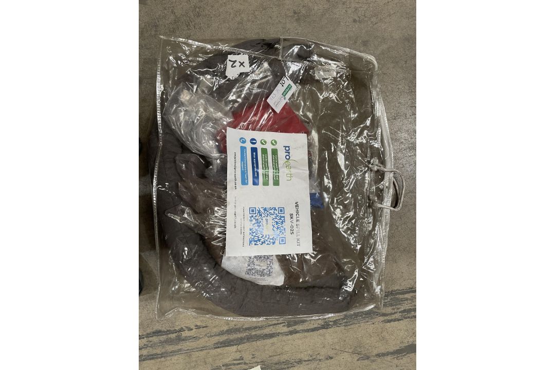 2 X PRO EARTH 25L Vehicle Spill Kit, This comprehensive kit includes high-quality absorbent