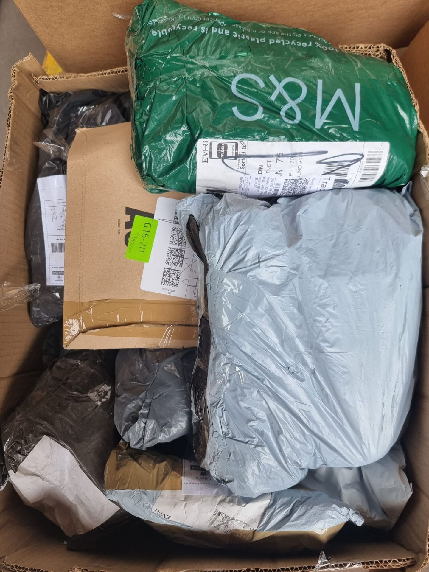 TRADE LOT 100 x UNCHECKED COURIER/INTERNET RETURNS. CONDITION & ITEMS UNKNOWN. ITEMS WILL MAINLY - Image 3 of 9