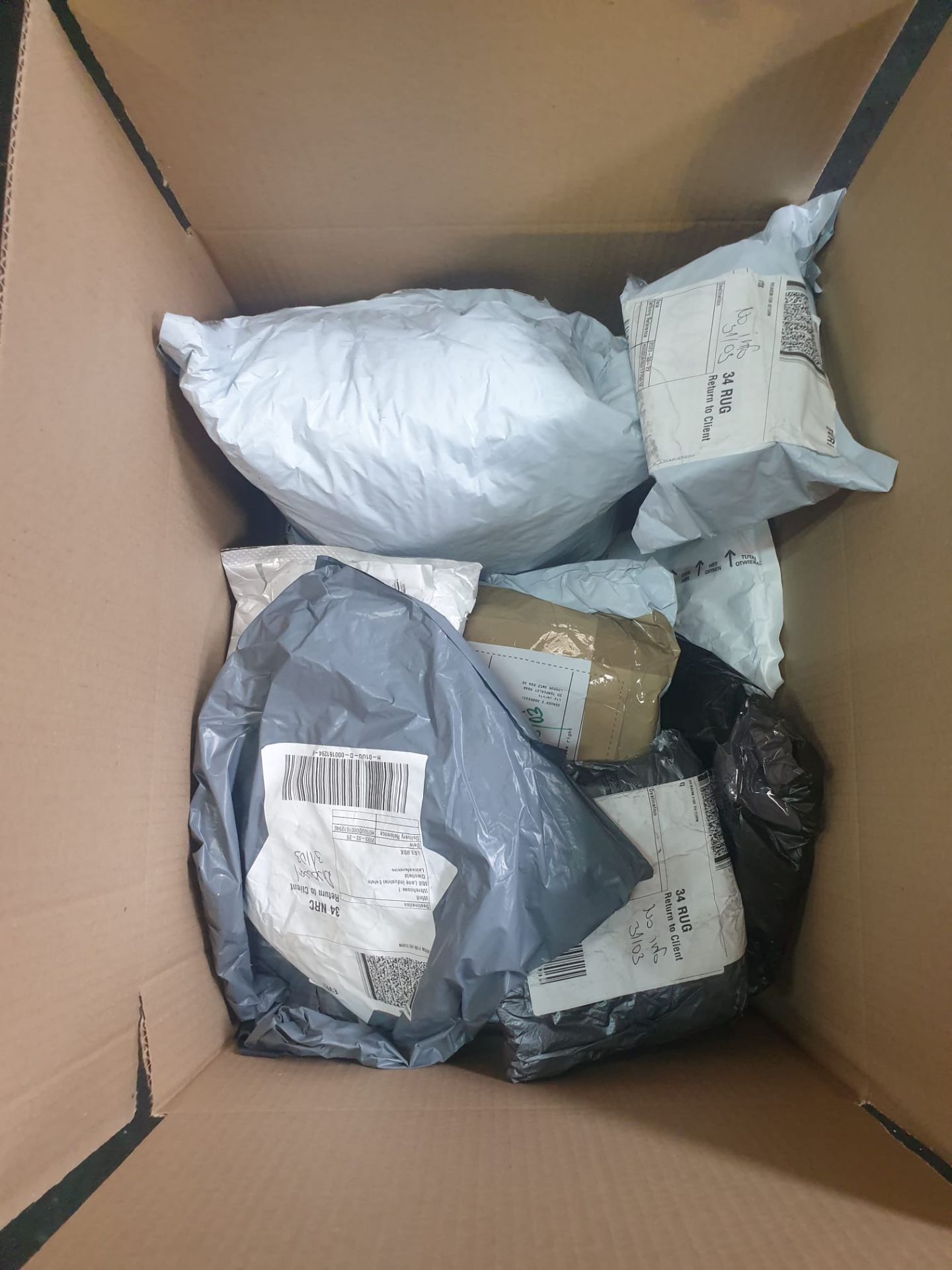TRADE LOT 100 x UNCHECKED COURIER/INTERNET RETURNS. CONDITION & ITEMS UNKNOWN. ITEMS WILL MAINLY