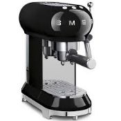 Smeg ECF01BLUK 50's retro style espresso coffee machine. RRP £449.00. (LOC: R49.10-SD48)