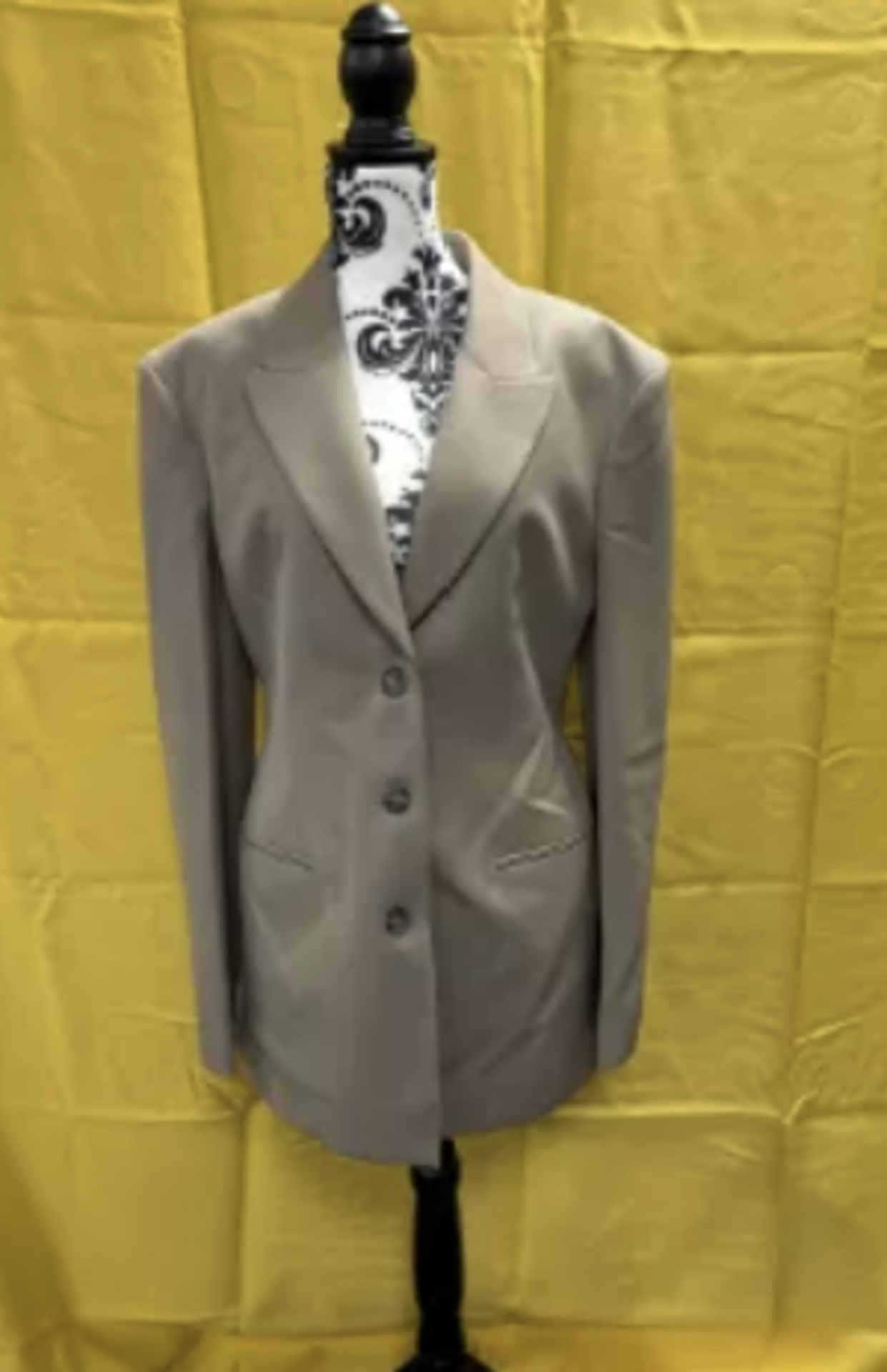 Brand New Del Core TAUPE Fitted Single-Breasted Jacket with Open Back – Size 42 – RRP £1,375 –( - Image 2 of 6