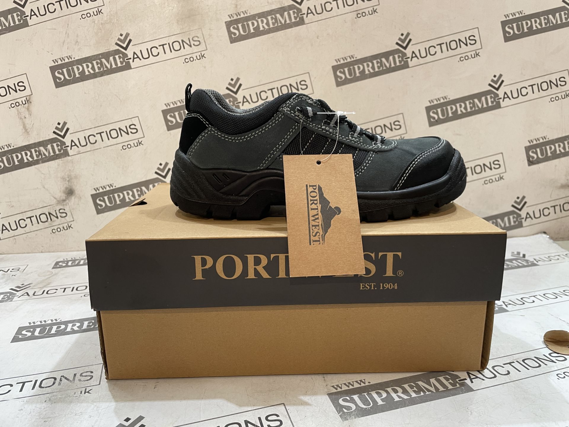 12 X BRAND NEW PAIRS OF PORTWEST TREKKER WORK BOOTS SIZE 5 (LOC: 17.12-AA6433)