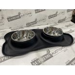 10 X BRAND NEW PREMIUM MEDIUM SILICONE BASED DOUBLE BOWL FEEDERS RRP £19 EACH (LOC: 42.17-AA5044)
