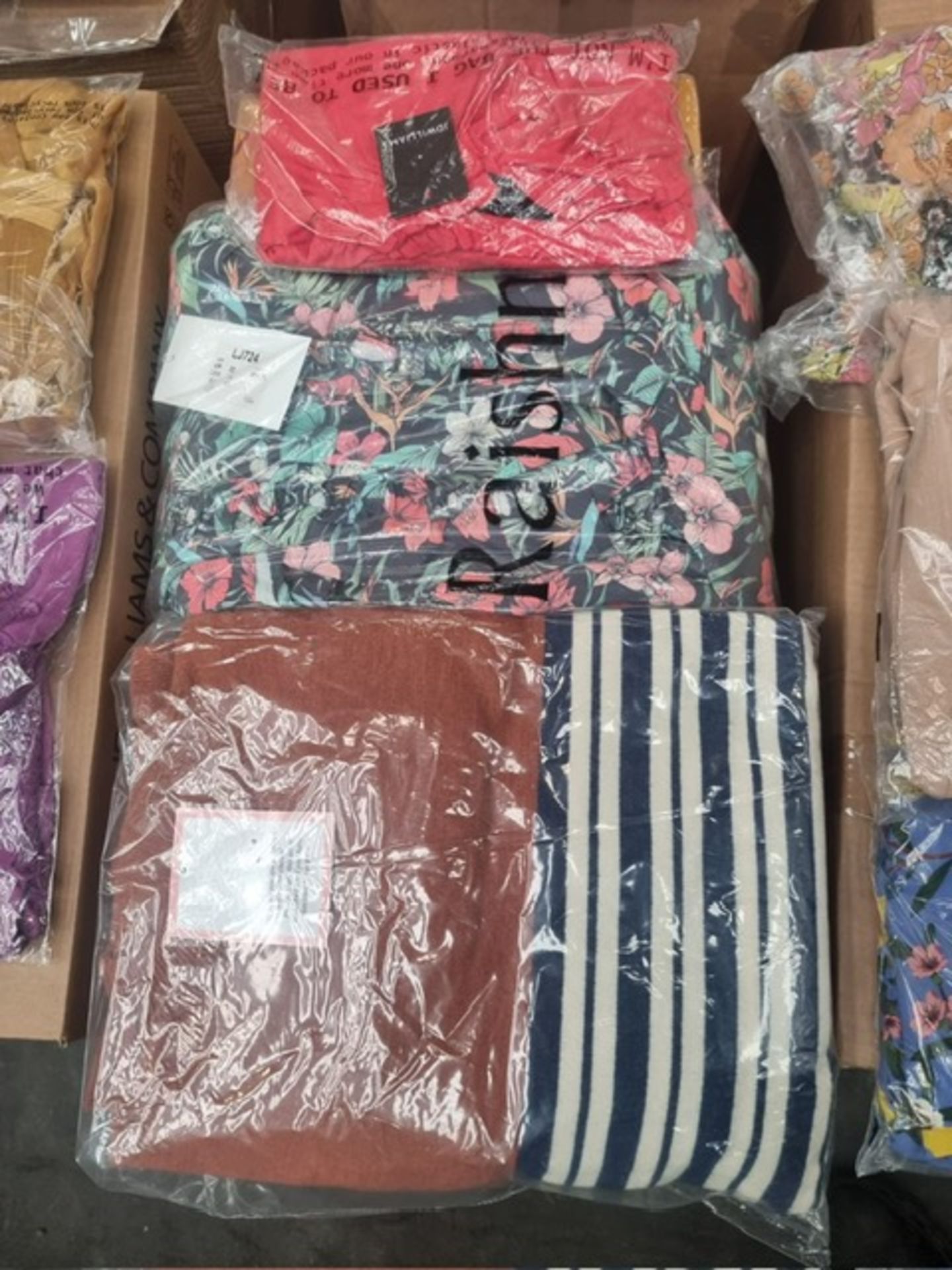 2 x Boxes of New Branded Clothing & Footwear 2 x boxes of new branded clothing and footwear, - Image 68 of 68