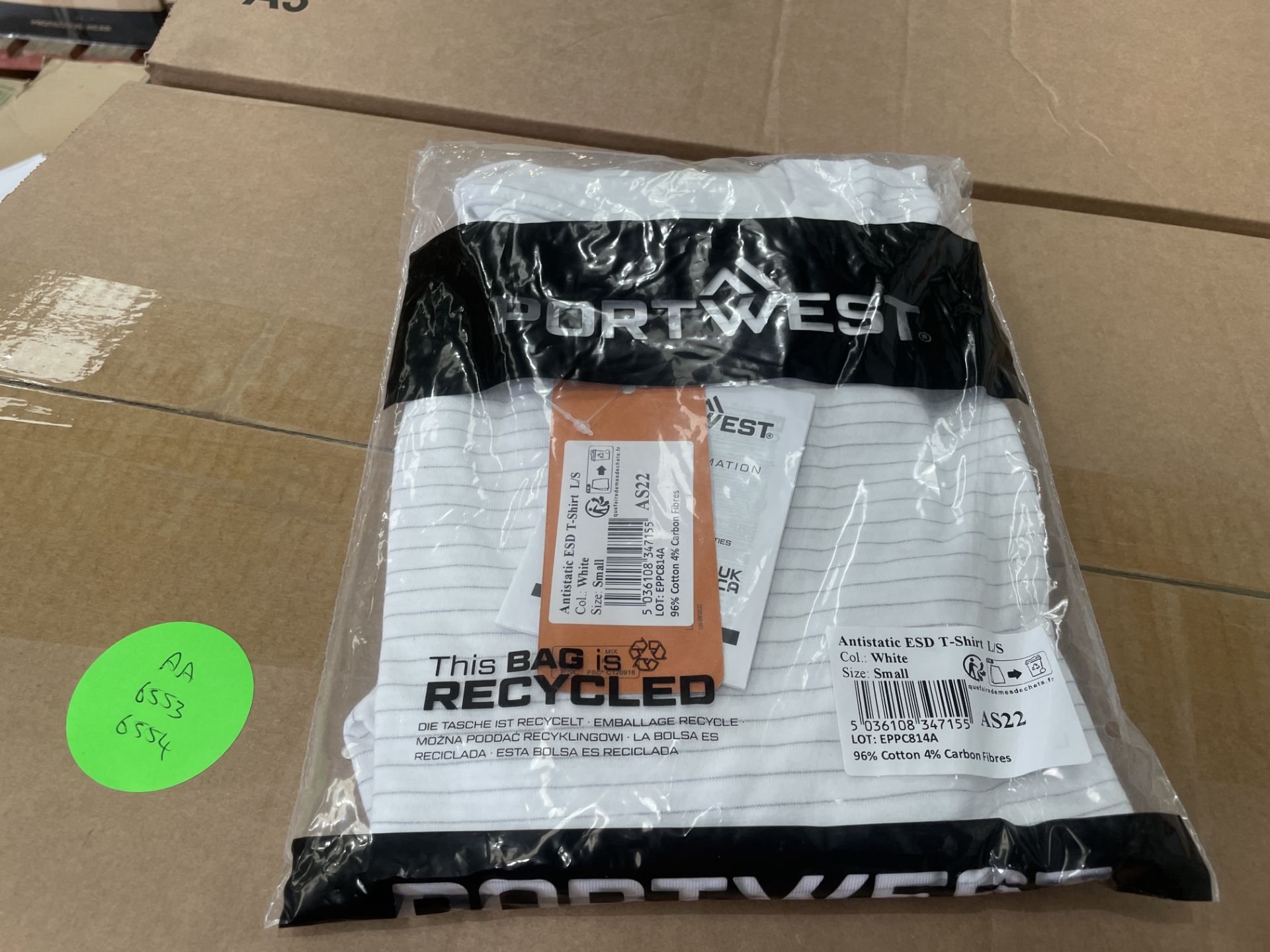 30 X BRAND NEW PORTWEST WHITE ANTISTATIC T SHIRTS (SIZES MAY VARY) (LOC: 41.2-AA6553)