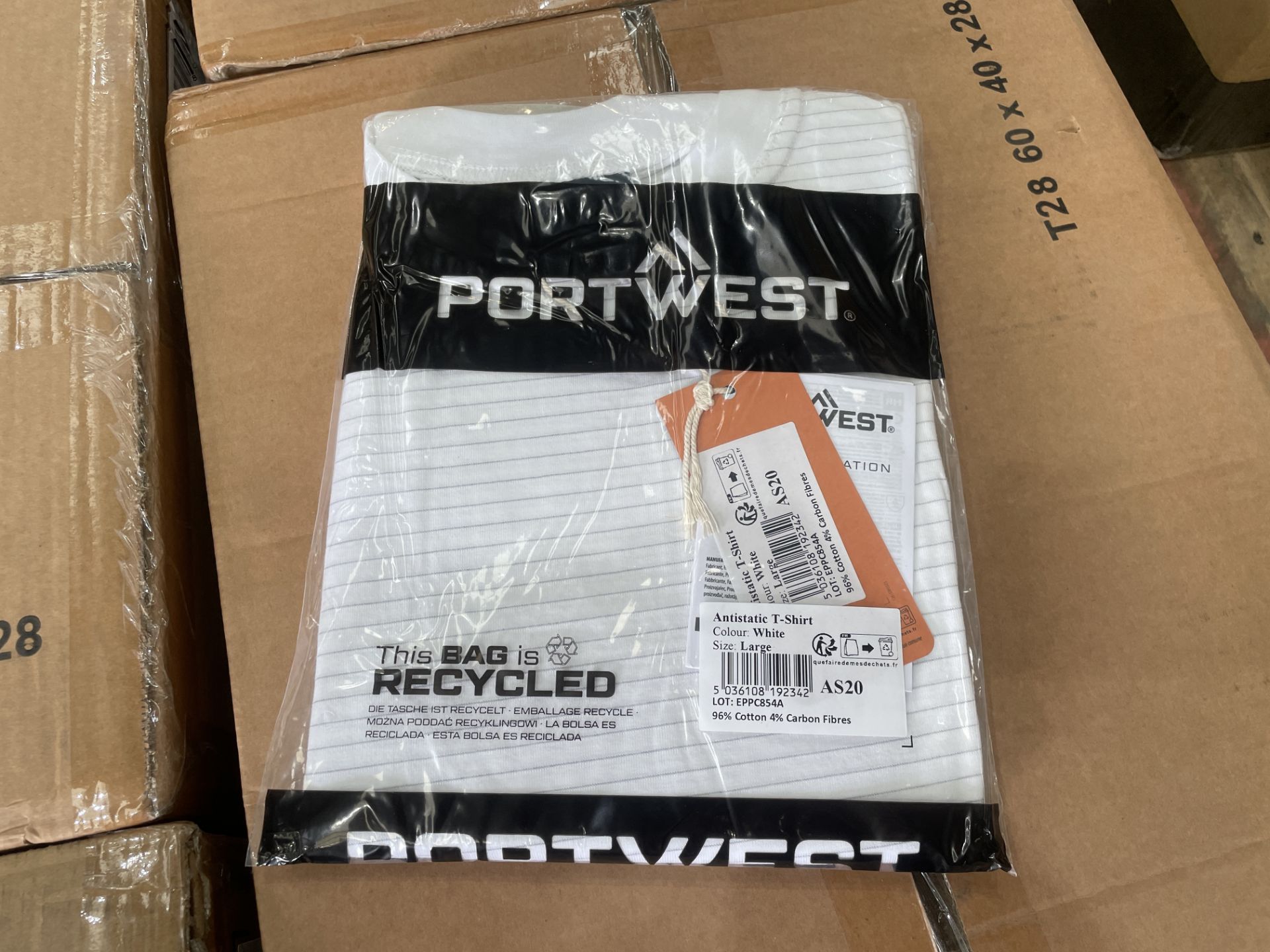 30 X BRAND NEW PORTWEST WHITE ANTISTATIC T SHIRTS SIZE LARGE (LOC: 41.3-AA6557)