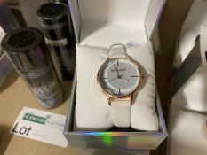 BRAND NEW JUICY COUTURE LUXURY WHITE LEATHER STRAPPED LADIES WRISTWATCH (LOC: S/R-bb4092)