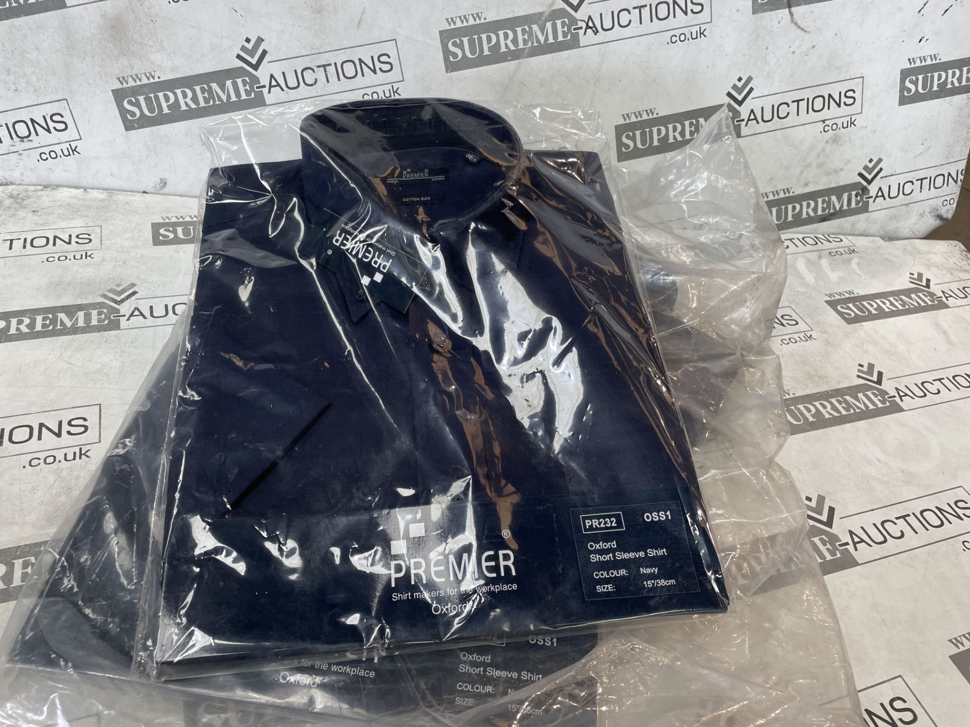 LARGE PALLET OF ASSORTED OFFICE AND WAREHOUSE WORKWEAR IN VARIOUS DESIGNS AND SIZES INCLUDING SHIRTS - Image 5 of 15