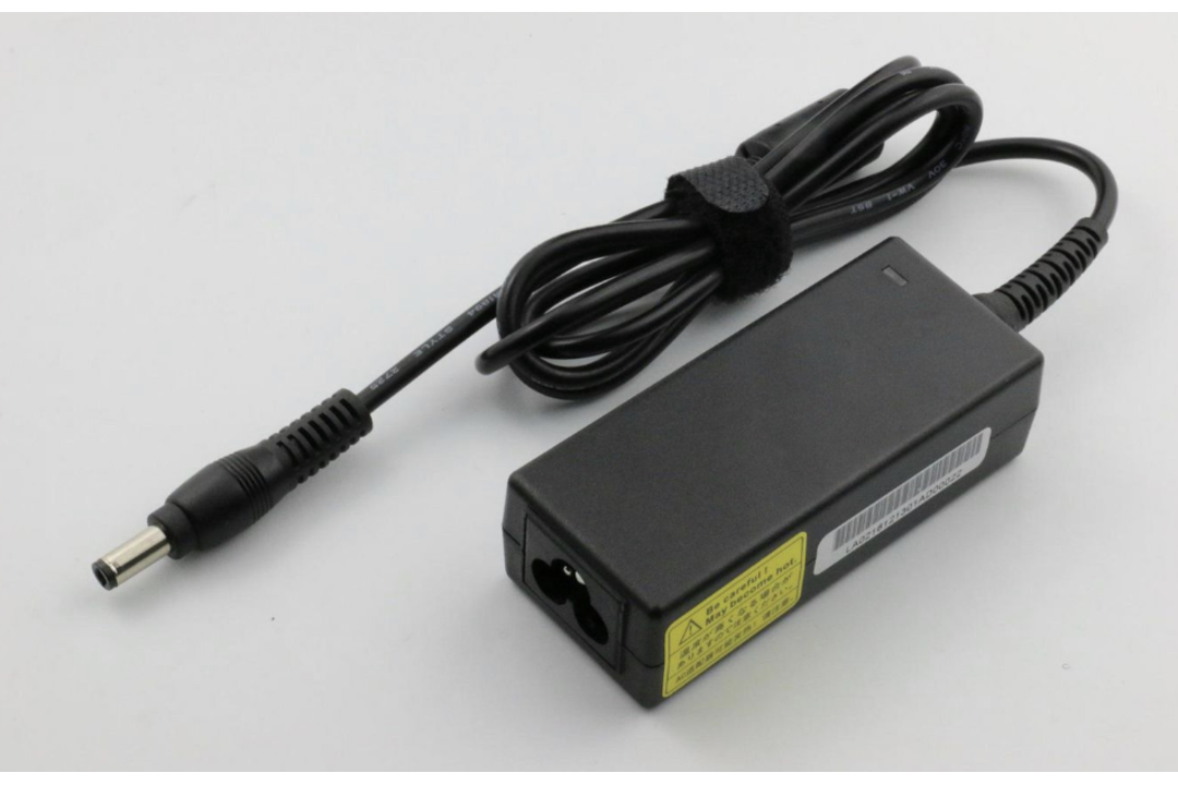 Boxed CoreParts MBXTO-AC0010 Power Adapter/inverter Indoor 45 W Black (LOC: STR11.2-JR6270)