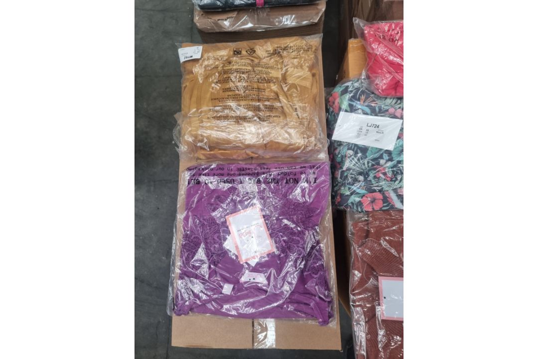 Trade Lot 50 x New & Packaged Mixed Items from A Major UK Retailer. May include: Jeans, Dresses, - Image 25 of 49