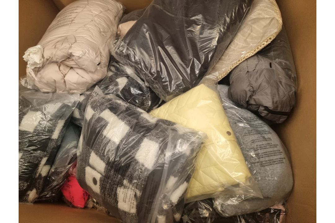 Trade Lot 50 x New & Packaged Mixed Items from A Major UK Retailer. May include: Jeans, Dresses, - Image 48 of 49