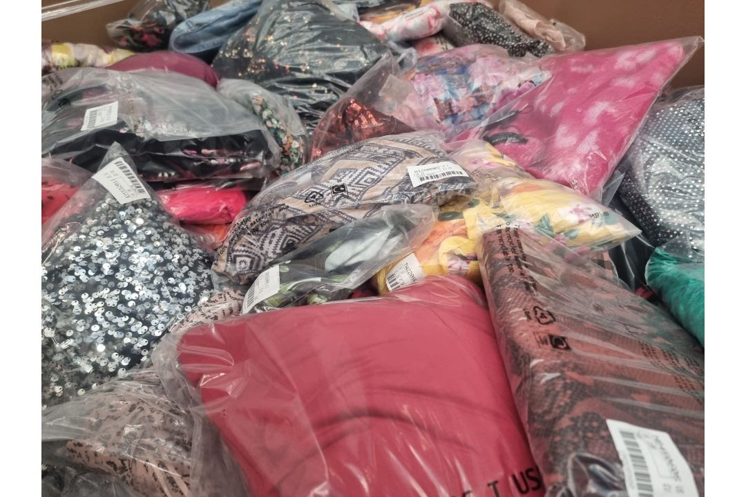 Trade Lot 50 x New & Packaged Mixed Items from A Major UK Retailer. May include: Jeans, Dresses, - Image 4 of 49