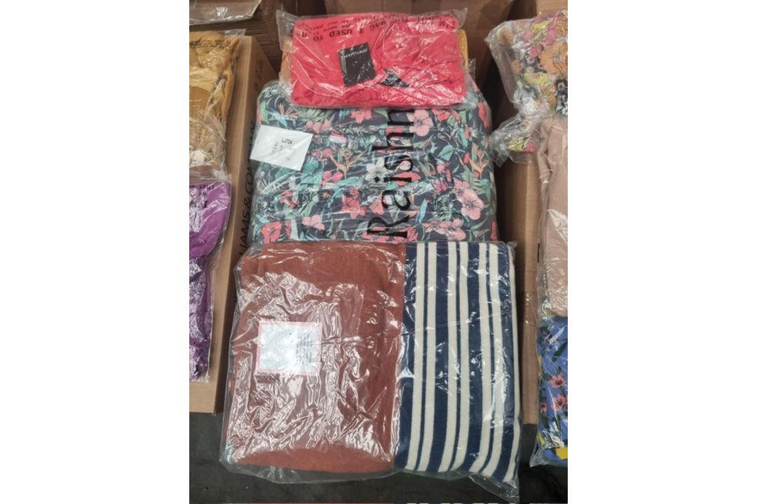 Trade Lot 50 x New & Packaged Mixed Items from A Major UK Retailer. May include: Jeans, Dresses, - Image 27 of 49