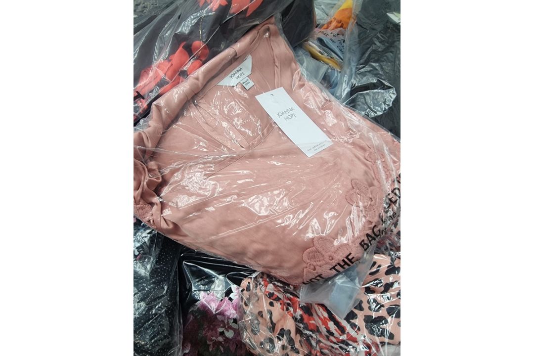 Trade Lot 50 x New & Packaged Mixed Items from A Major UK Retailer. May include: Jeans, Dresses, - Image 21 of 49