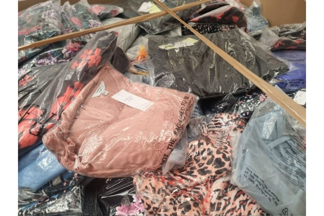 Trade Lot 50 x New & Packaged Mixed Items from A Major UK Retailer. May include: Jeans, Dresses, - Image 28 of 49