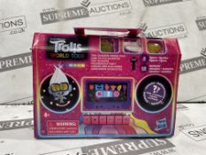 36 X BRAND NEW HASBRO DREAMWORKS TROLLS WORLD TOUR TINY DANCERS FRIEND SURPRISE BOX TOYS (LOC: 48.