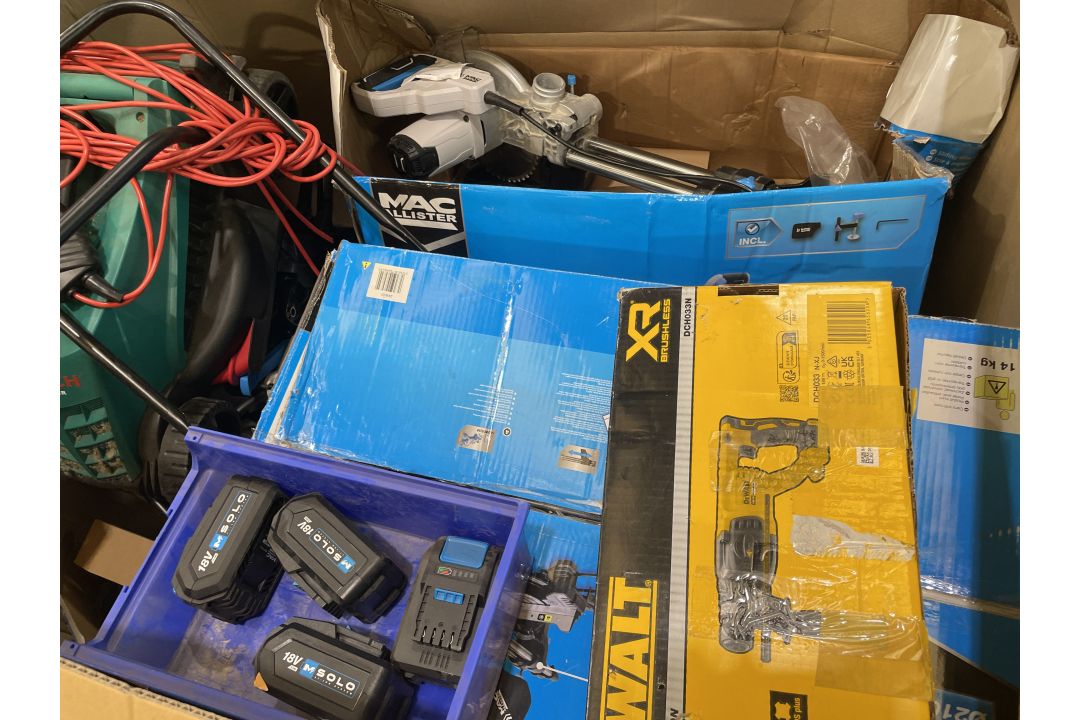 MIXED PALLET FROM MAJOR DIY RETAILER PALLET INCLUDES LAWNMOWER,DRILL, BATTERIES AND MUCH MUCH