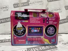 36 X BRAND NEW HASBRO DREAMWORKS TROLLS WORLD TOUR TINY DANCERS FRIEND SURPRISE BOX TOYS (LOC: 48.