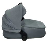NEW & BOXED SILVER CROSS Dune Compact Folding Carrycot - GLACIER. RRP £225. A space-saving folding
