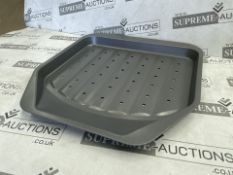 50 X BRAND NEW GREY LARGE HOLED CHIP TRAYS (LOC: 45.13-aa8414 - 1P)