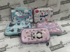 20 X BRAND NEW ASSORTED CHILDRENS PENCIL CASES IN VARIOUS DESIGNS AND SIZES (LOC: 46.18-aa8743 -