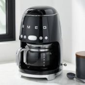 Smeg DCF02BLUK Drip Filter Coffee Machine - Black. RRP £249.99. (LOC: RS2.11-QA2132 - 1P)