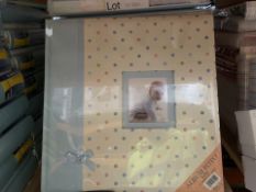 15 x ZEP Baby Album Kara, assorted, 32x32 cm, 60 white pages (LOC: 7.7-JR3682 - 1LP)