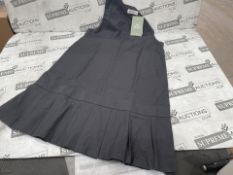 15 X BRAND NEW H & M CHILDRENS GREY DRESSES (SIZES MAY VARY) (LOC: 22.6-HH2781 - 1P)