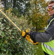 DeWalt DCMHT563 18V XR 55cm Cordless Hedge Trimmer RRP £265. The DeWalt DCMHT563 18V XR 55cm