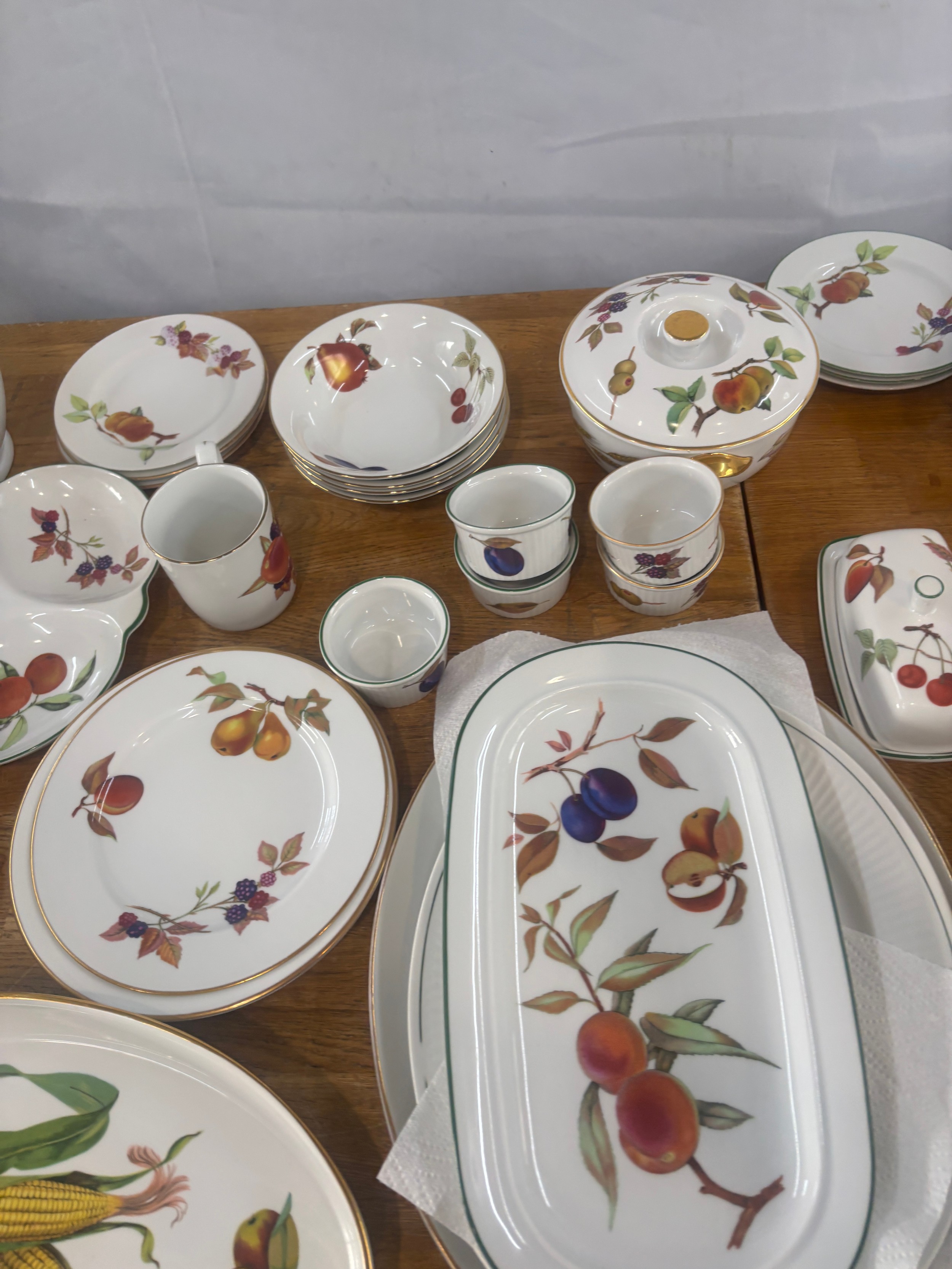 Large selection of Royal Worcester Evesham dinner tea and coffee service includes Plates, mugs, - Image 5 of 13